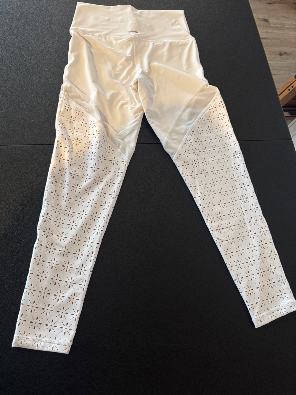 aerie White High-Waist Laser-Cut Leggings size M